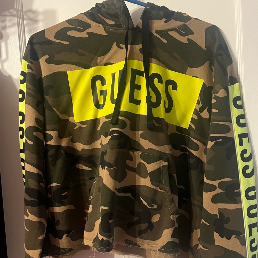 Camo guess cropped sweatshirt